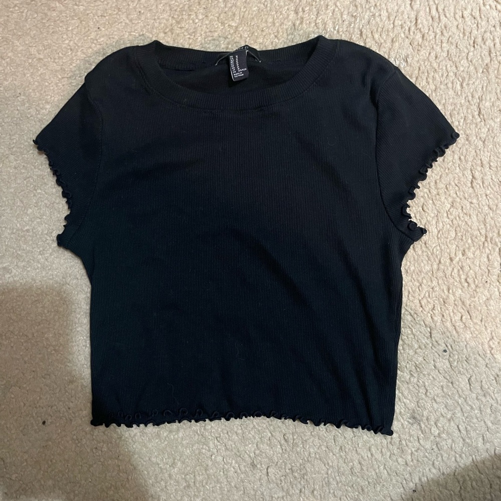 black ruffle t-shirt crop top (fitted)